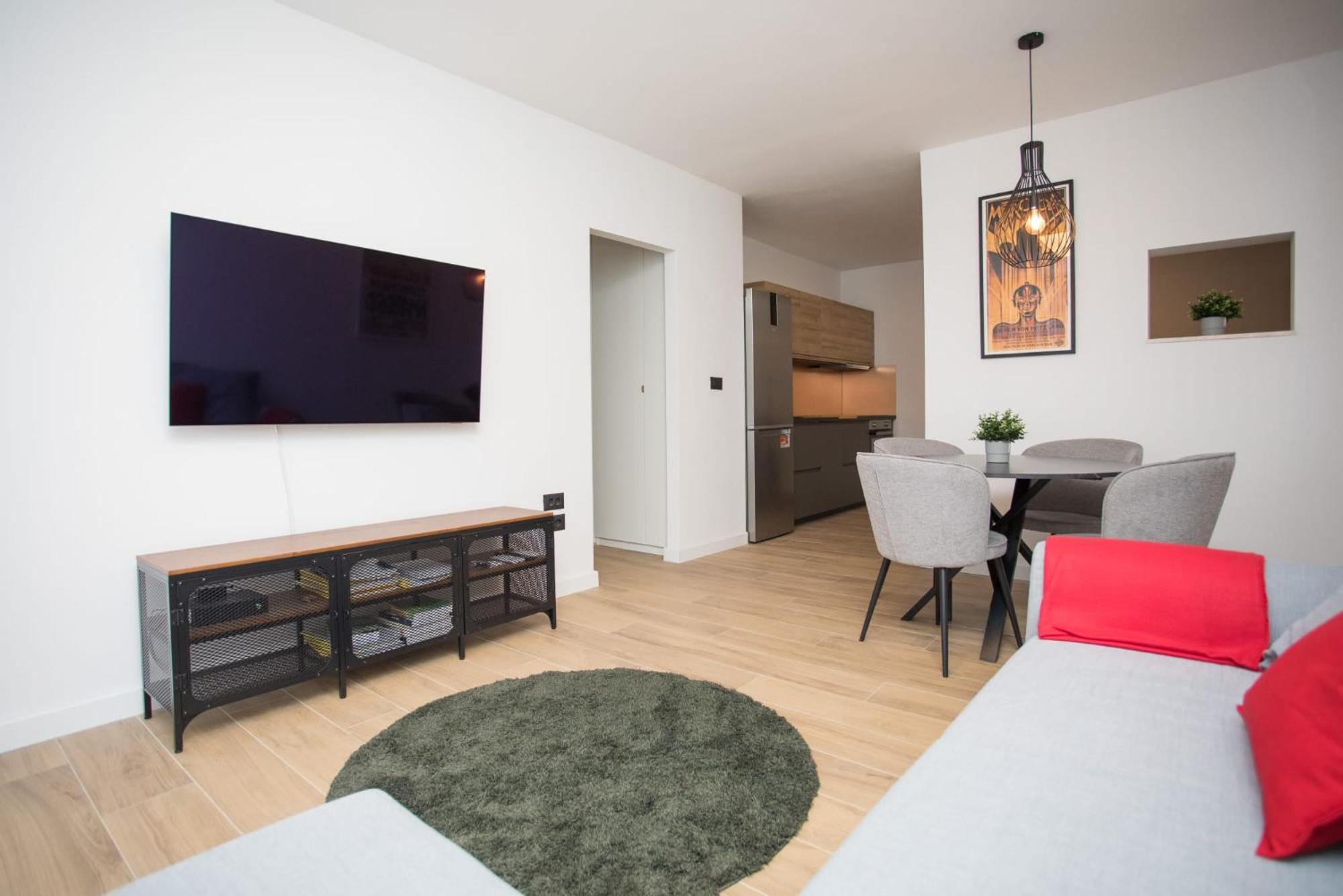 Apartament Lumi's Perfect Place Near With Garden & Free Public Parking